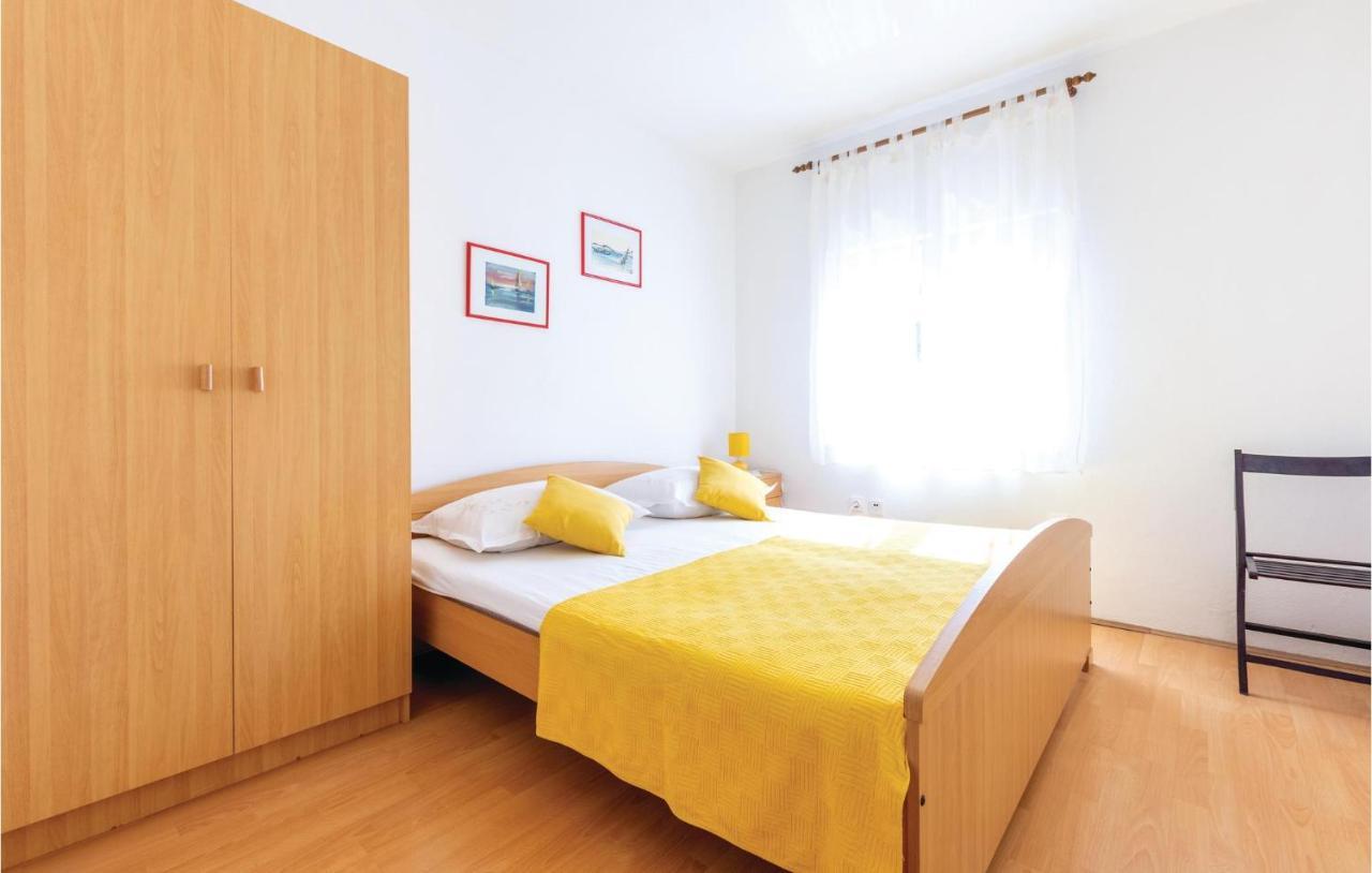 Cozy Apartment In Okrug Donji With Kitchen Donji Okrug  ภายนอก รูปภาพ