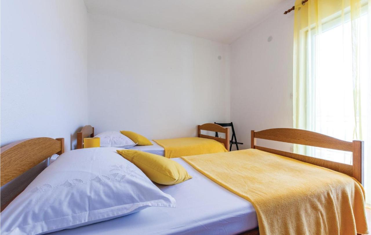 Cozy Apartment In Okrug Donji With Kitchen Donji Okrug  ภายนอก รูปภาพ
