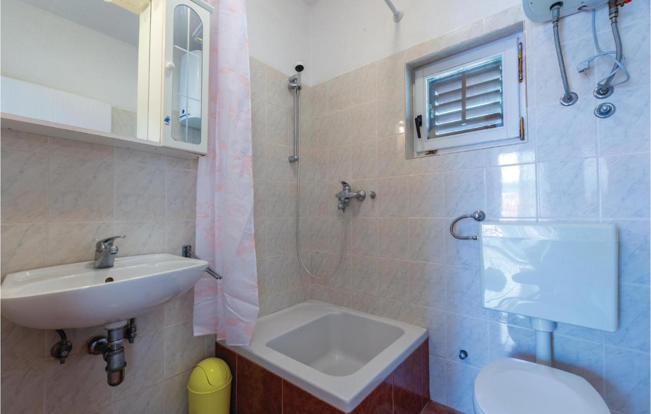 Cozy Apartment In Okrug Donji With Kitchen Donji Okrug  ภายนอก รูปภาพ