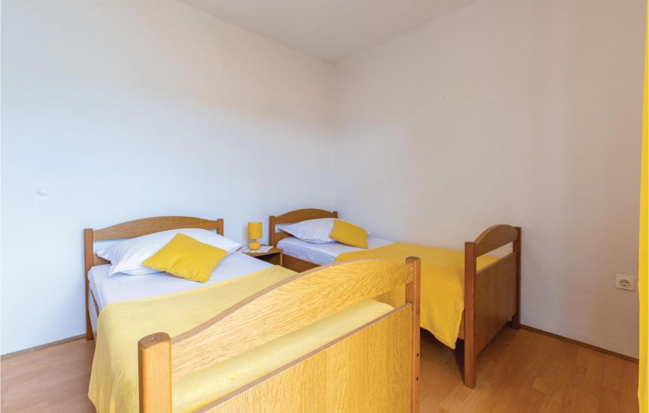 Cozy Apartment In Okrug Donji With Kitchen Donji Okrug  ภายนอก รูปภาพ